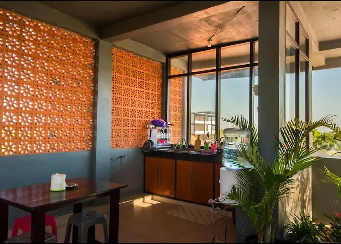 Ocean House/blue. By Walk To The Beach!